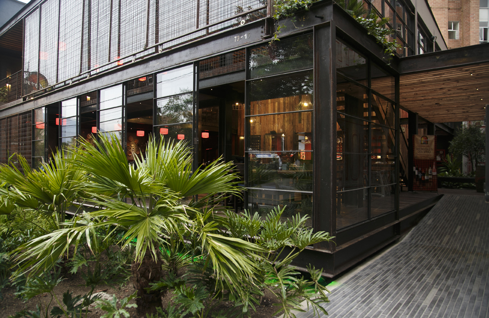 Reforma local restaurante fachada